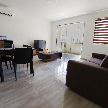 F7 Room 2, Private Bedroom Two Single Beds Shared Bathroom In Shared Flat Msida Bagian luar foto