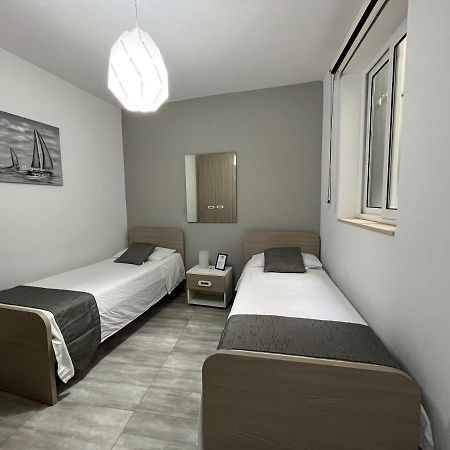 F7 Room 2, Private Bedroom Two Single Beds Shared Bathroom In Shared Flat Msida Bagian luar foto