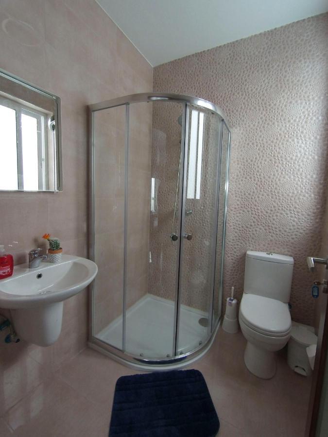 F7 Room 2, Private Bedroom Two Single Beds Shared Bathroom In Shared Flat Msida Bagian luar foto